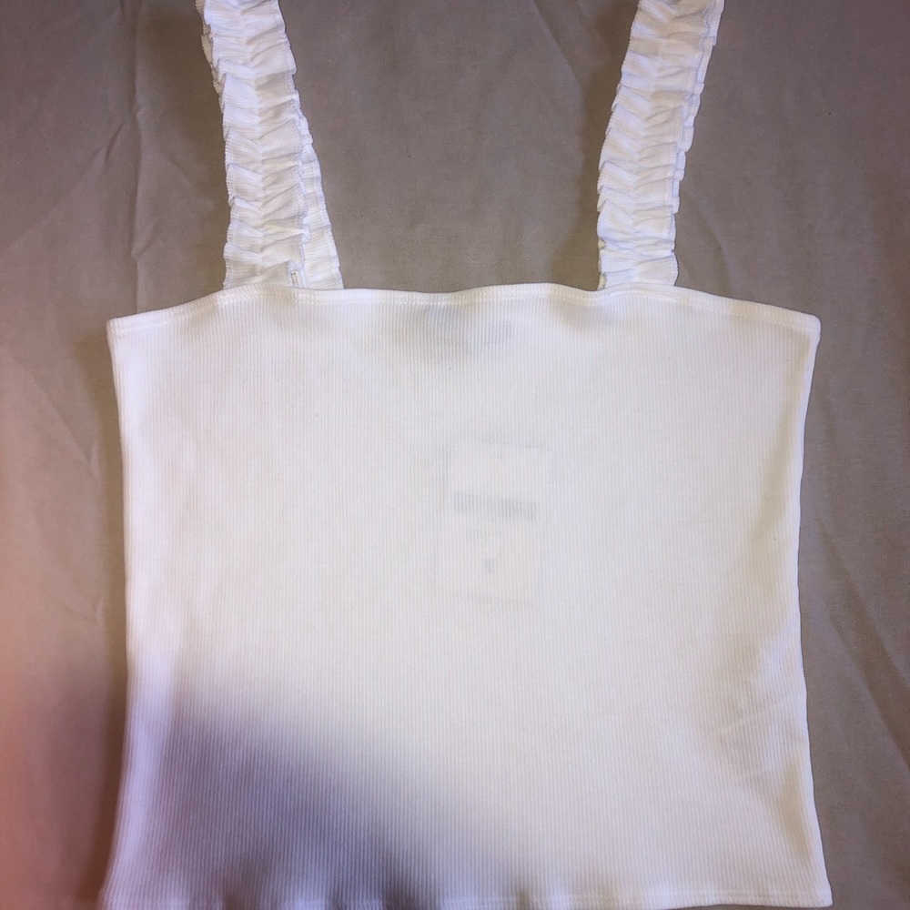 Ribbed Ruffle-Strap Crop top - Picture 2 of 3